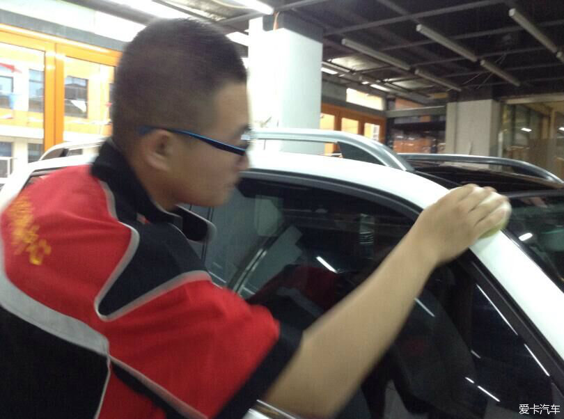 東營美佳汽車服務中心 專業漆面護理，煥新奔馳GLK300的奪目光彩